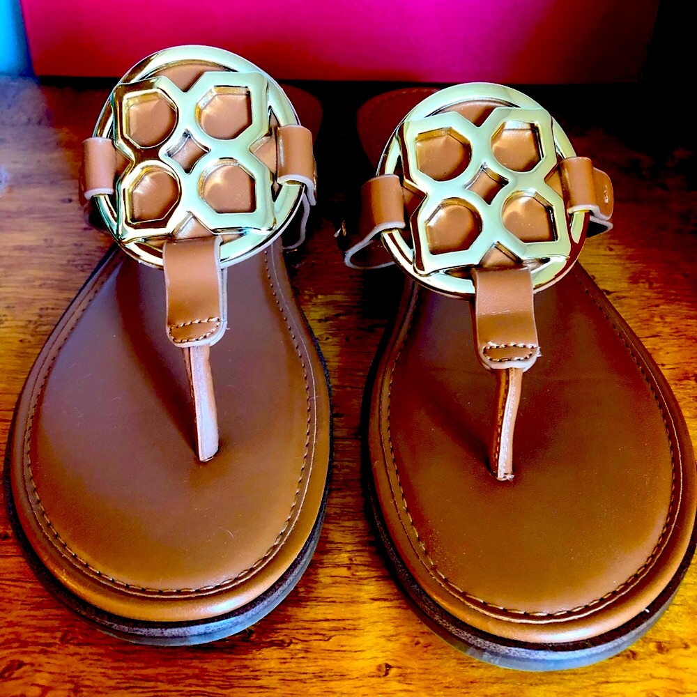 Kelly & Katie Cognac Thong Sandals Size 8
